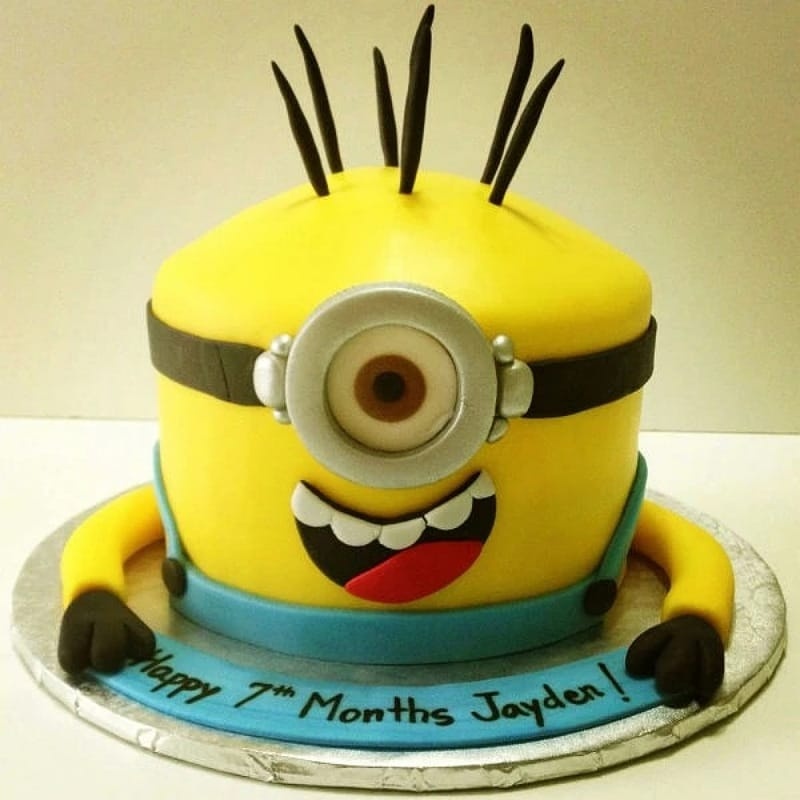 Annoying Minion Theme Cake