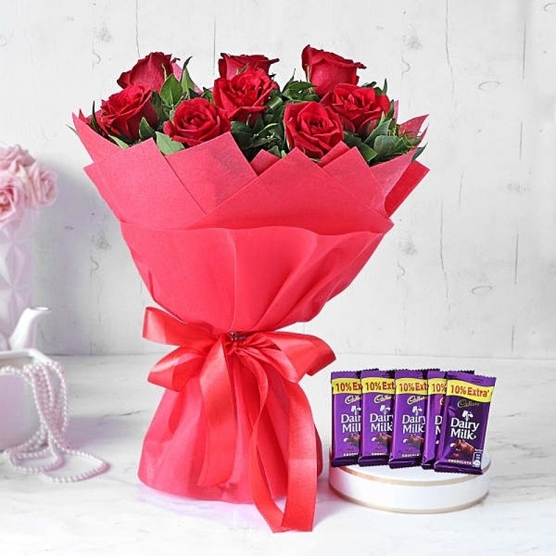 Beautiful Red Roses N Chocolates