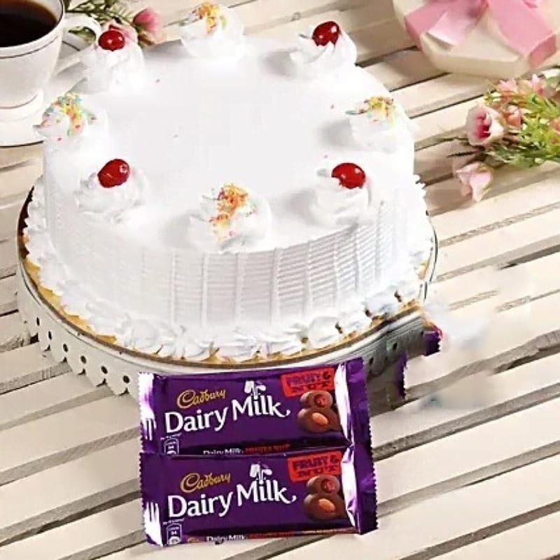 Vanilla Cake With Fruit & Nut